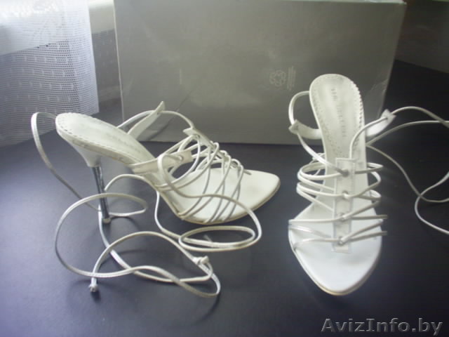 Босоножки 36 размер, производство Италия, белого цвета - Изображение #1, Объявление #51598