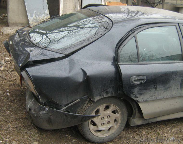 Мицубиси Каризма 1998 объем 1,6 битая целиком на запчасти - Изображение #1, Объявление #244484