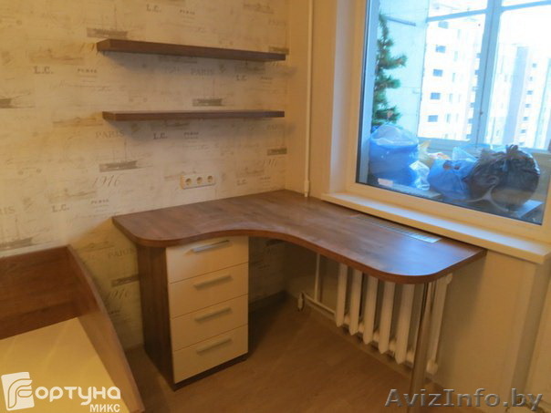 Письменный стол под окном. - Изображение #1, Объявление #1454930