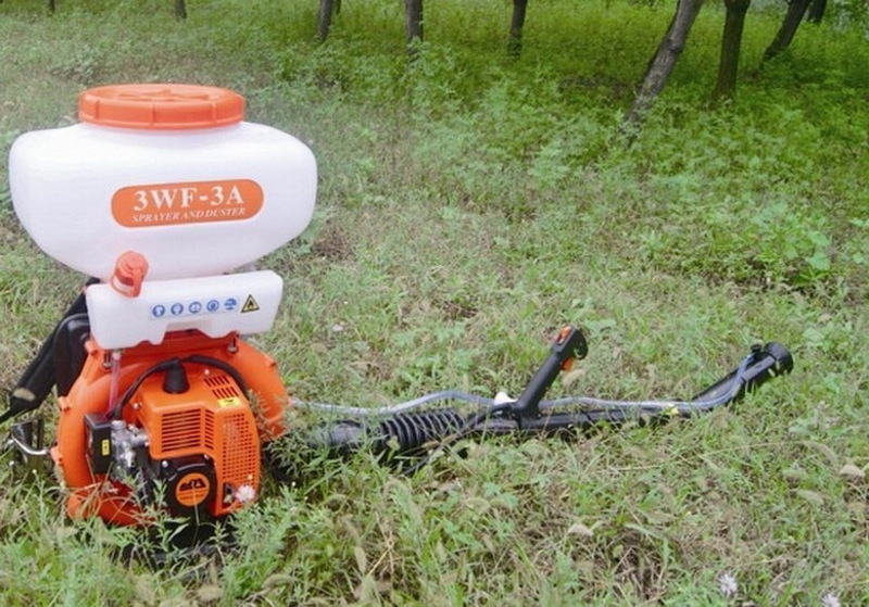 Рабочий для внесения гербицидов опрыскивателями - Изображение #1, Объявление #1659857