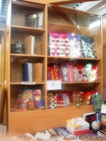 Торговое оборудование. Стеллажи, тумба  и столы из ДСП, б/у недорого - Изображение #5, Объявление #28008