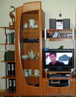 Продам стенку. Производство Польша. Состояние отличное. Цвет груша. Торг. Срочно - Изображение #1, Объявление #157874