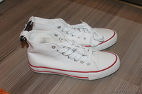 Продаю кеды. Новые. Носила бы сама с удовольствием -размер не тот - Изображение #1, Объявление #879100