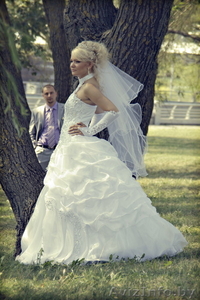 Продаю свадебное платье со стразами Swarovski - Изображение #2, Объявление #248646