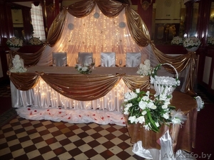 Прокат лимузинов и украшение залов