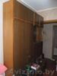 ПРОДАМ  СТЕНКУ И ЖУРНАЛЬНЫЙ СТОЛИК 