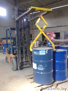 Захват  для перемещения 200 литровых бочекк 