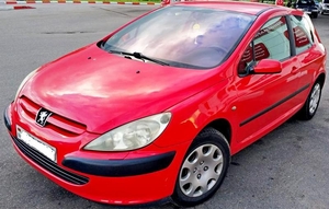 Пежо 307,  2001г.в.,  2.0л,  бензин,  3-х двер.,  г/у руля,  эл/стекла,  эл/зеркала.