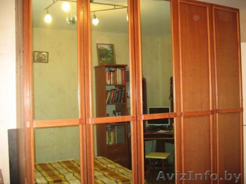 Шкаф 3-х секционный,зеркальный,в очень хорошем состоянии. - Изображение #2, Объявление #306362