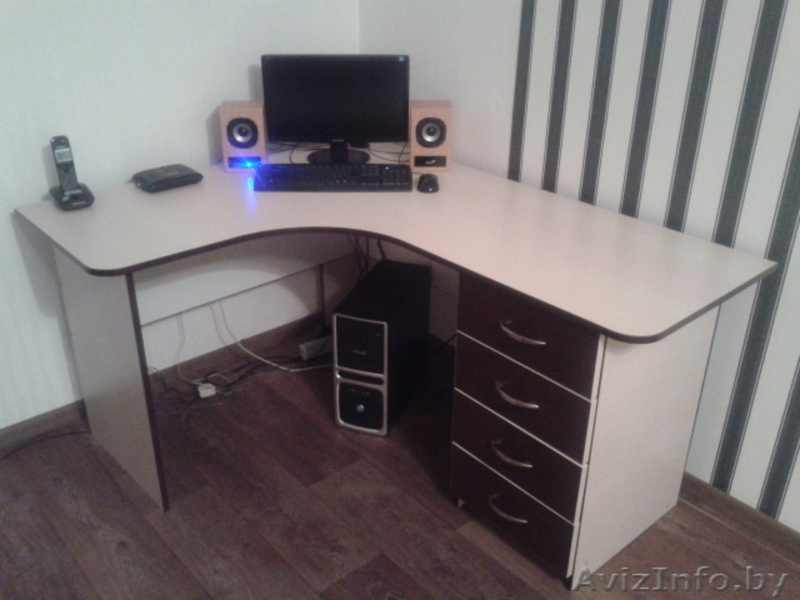 Продаётся компьютерный стол,тумба под телевизор и шкаф - Изображение #2, Объявление #976780