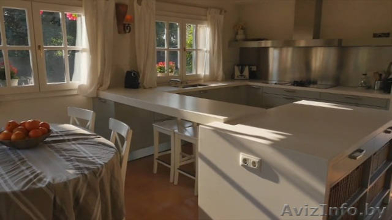 Очаровательная вилла с бассейном на побережье под Барселоной - Изображение #6, Объявление #1532435